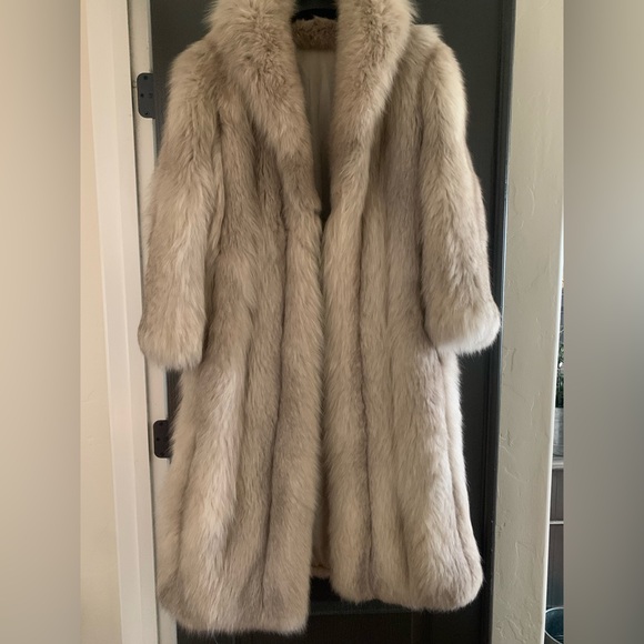 On hold Luxurious Fox Fur Coat - Picture 2 of 3